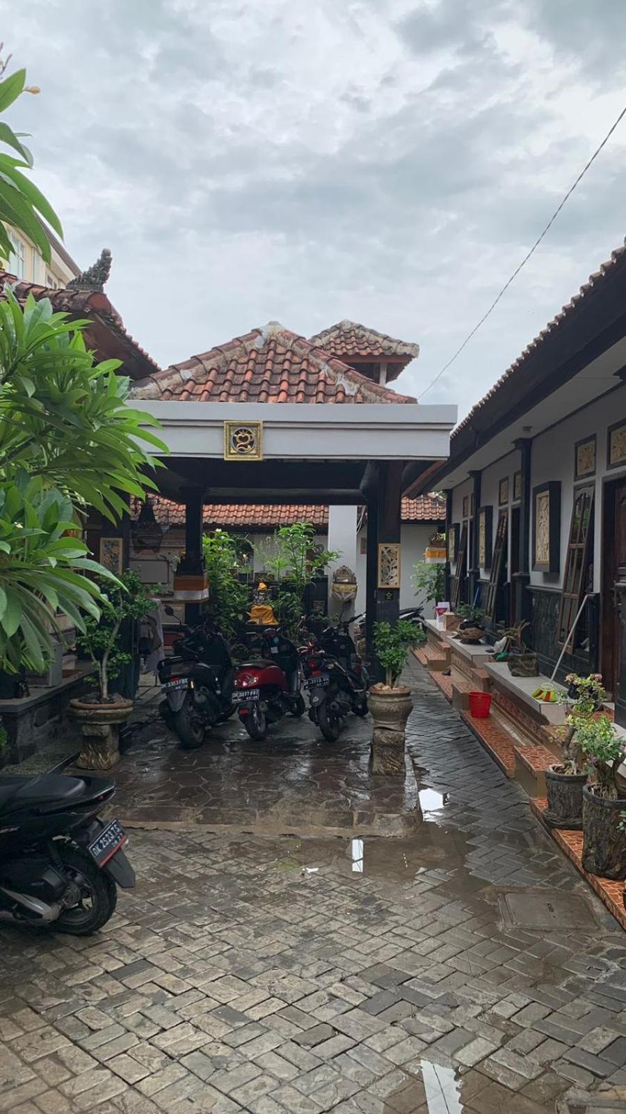 Tirtasuci House Inn *